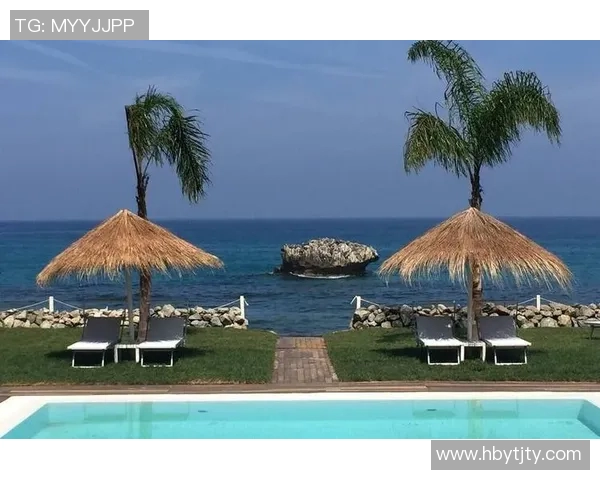 夏季时尚男士泳装推荐 让你尽显阳光与魅力 完美搭配海滩度假风