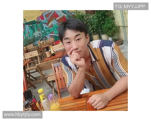 男士泳装时尚潮流解析 穿出自信与魅力的夏日风情